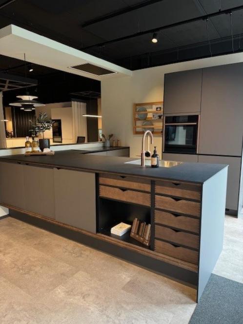 Showroom Kvik keuken zwart - Moet weg!!!!, Huis en Inrichting, Keuken | Complete keukens, Nieuw, Overige typen, Grijs, Overige materialen