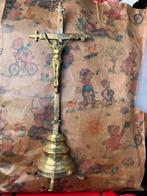 Koperen kruisbeeld,messing brocant kruisbeeld, Antiek en Kunst, Antiek | Religie, Ophalen