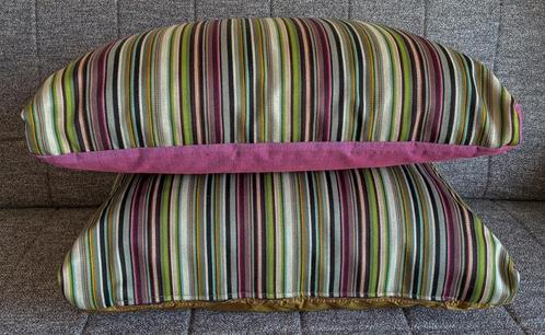 2 kleurrijke kussens met stof uit Maharam Stripes collectie., Huis en Inrichting, Woonaccessoires | Kussens, Gebruikt, Overige kleuren