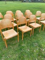 Twaalf stapelbare vintage houten design eetkamerstoelen, Vijf, Zes of meer stoelen, Gebruikt, Bruin, Ophalen