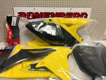 RMZ 250 10/18 compleet plastic kit   beschikbaar voor biedingen