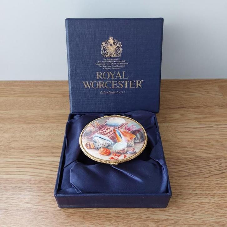 ROYAL WORCESTER Pillendoosje SEA SHELLS, Verzamelen, Overige Verzamelen, Nieuw, Ophalen of Verzenden
