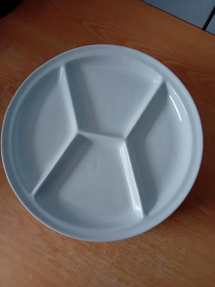 Witte Verdeel Borden - Set van 4, Huis en Inrichting, Keuken | Servies, Zo goed als nieuw, Bord(en), Effen, Aardewerk, Ophalen of Verzenden