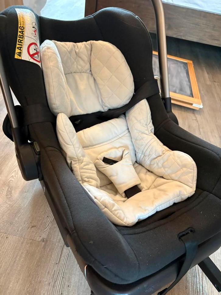 Nuna Pipa Lite Autostoel - Lichtgewicht!, Kinderen en Baby's, Autostoeltjes, Zo goed als nieuw, Overige merken, 0 t/m 13 kg, Autogordel of Isofix