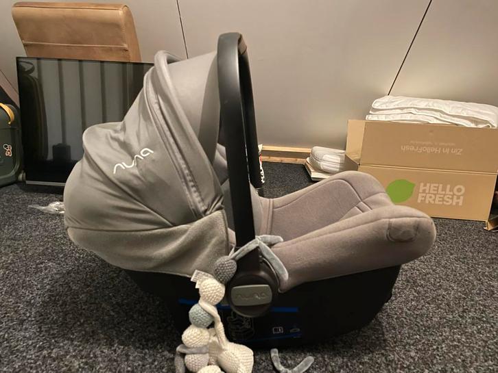 Nuna Pipa Lite autostoel + base - Zo goed als nieuw!, Kinderen en Baby's, Autostoeltjes, Zo goed als nieuw, Overige merken, 0 t/m 13 kg