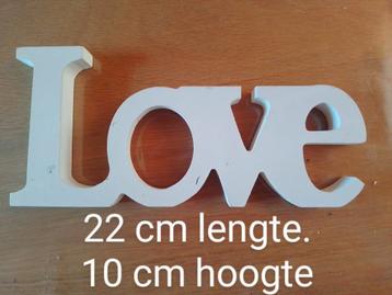 Houten Decoratie 'Love' beschikbaar voor biedingen