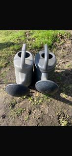 Twee grijze gieters, Tuin en Terras, Ophalen of Verzenden, Gebruikt, Kunststof