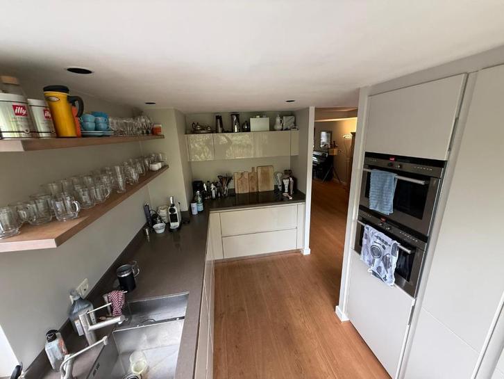 Design keuken (Compleet), Huis en Inrichting, Keuken | Complete keukens, Gebruikt, Hoekkeuken, Crème, Composiet, Greeploos, Hoogglans of Gelakt