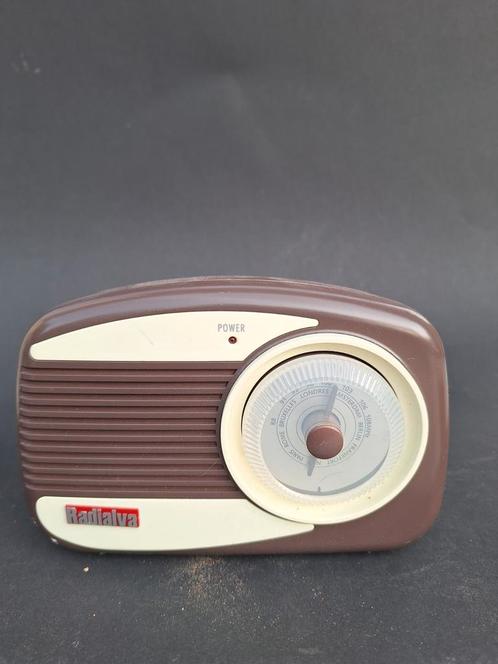 Retro  transistor radio Radialva power ., Antiek en Kunst, Antiek | Tv's en Audio, Ophalen of Verzenden