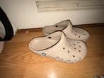 Beige Crocs - Maat W8, Ophalen of Verzenden, Gedragen, Beige, Slippers