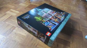 Lego Icons BOUTIQUE HOTEL, 10297, mèt doos in perfecte staat beschikbaar voor biedingen