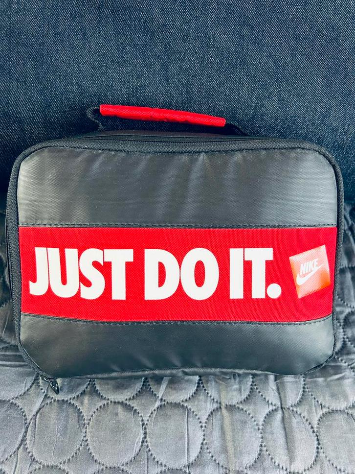 NIKE Lunchbox/Cooltas/Toilettas 20 x 26 x8cm Als nieuw Zwart, Sieraden, Tassen en Uiterlijk, Tassen | Sporttassen, Zo goed als nieuw