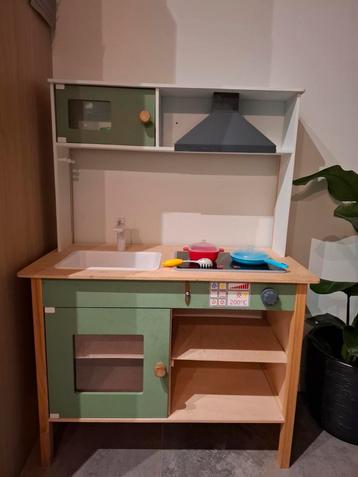 Speelkeukentje /winkeltje beschikbaar voor biedingen