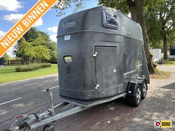 Thiel 2 paardstrailer aluminium bodem zadelkamer 2.5t 5750,- beschikbaar voor biedingen
