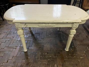 Houten salon tafel beschikbaar voor biedingen