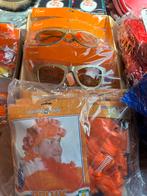 Oranje pruiken met krulspelden en gr gouden zonnebrillen 12x, Ophalen of Verzenden, Nieuw, Oranje of Koningsdag