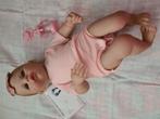 REBORN MEISJE MET MAGNEETSPEENTJE EN FLESJE, Ophalen of Verzenden, Nieuw, Pop