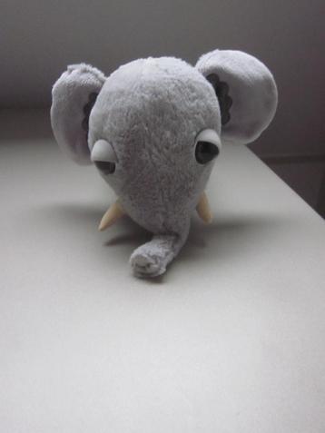 Protected World TCC Global grijs zacht pluche olifant knuffe beschikbaar voor biedingen