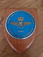 Plaquette ISACAR 1981, houten schild, Verzamelen, Ophalen of Verzenden, Luchtmacht, Nederland, Embleem of Badge