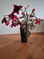 Zijden Kornoelje takken in mooie vaas, Ophalen of Verzenden, Gebruikt