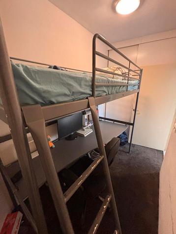 Hoogslaper met bureau beschikbaar voor biedingen