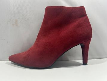 Vera Moda, maat 39 parmantige bordeaux rode laarsjes beschikbaar voor biedingen