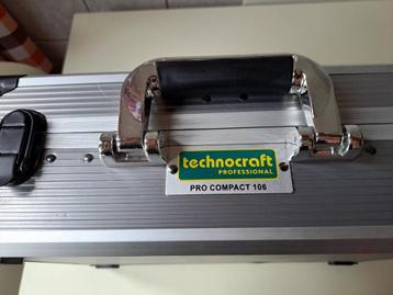 Koffer van Technocraft met gereedschap. beschikbaar voor biedingen