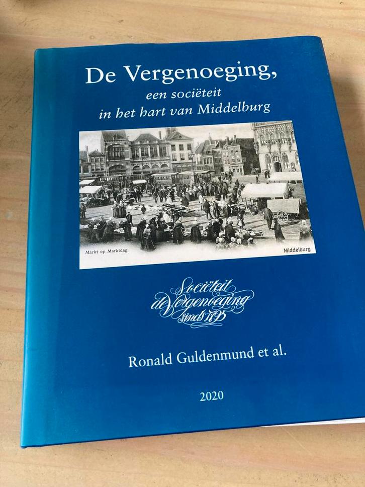 De Vergenoeging, een sociëteit in Middelburg, Boeken, Geschiedenis | Stad en Regio, Zo goed als nieuw, 20e eeuw of later, Ophalen of Verzenden