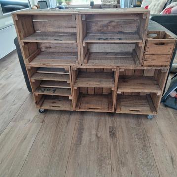 Houten fruitkisten als SCHOENENKAST op wielen  beschikbaar voor biedingen