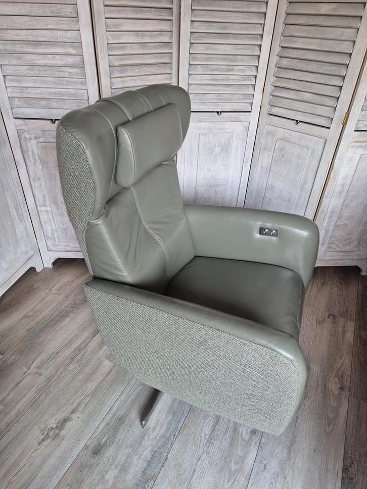 Prominent stoel luxe model Sorisso relax/sta-op zgan, Huis en Inrichting, Banken | Sofa's en Chaises Longues, Zo goed als nieuw