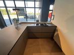 Kvik Prato keuken l Donker grijs l Schiereiland, Huis en Inrichting, Keuken | Complete keukens, Ophalen, Kvik, Overige materialen
