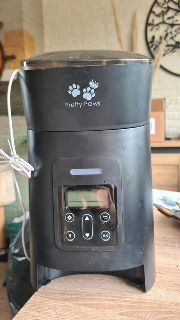 Voerautomaat Pretty Paws zgan (met voerbak) beschikbaar voor biedingen