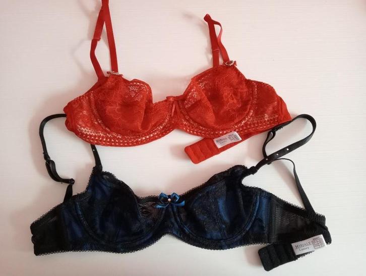 2 Bh's maat 75A, Kleding | Dames, Ondergoed en Lingerie, BH, Rood, Ophalen of Verzenden