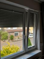 Raam 150x150 met dubbel glas + rolgordijnen, Doe-het-zelf en Verbouw, Glas en Ramen, Gevelraam of Ruit, 120 tot 160 cm, Ophalen of Verzenden