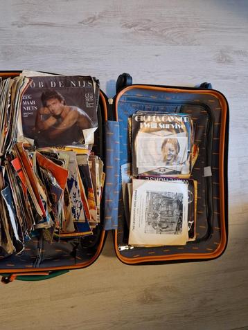Singles van alles en nog wat rond de jaren 70 beschikbaar voor biedingen
