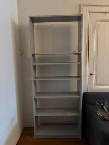 Gratis Grijze billy boekenkast van ikea - afbeelding 3