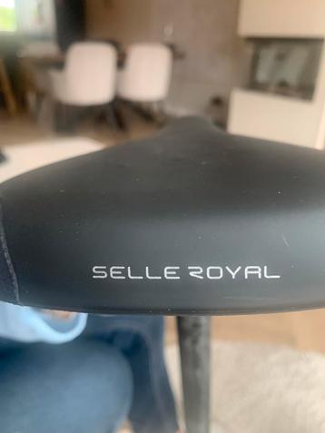 Selle royal zadel met verlengde zadelpen beschikbaar voor biedingen