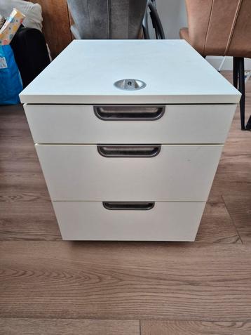 Witte ladekast met 3 lades beschikbaar voor biedingen
