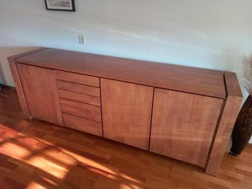 Dressoir met deuren en laden van massief walnotenhout beschikbaar voor biedingen