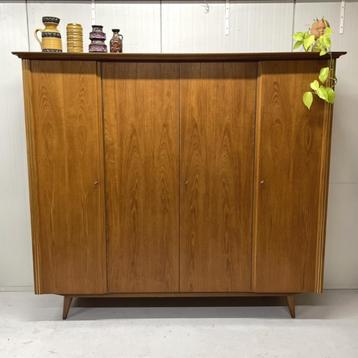 Prachtige royale vintage mid-century kledingkast linnenkast  beschikbaar voor biedingen
