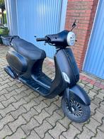 Zwarte Scooter - Geel Kenteken, Fietsen en Brommers, Gebruikt, Maximaal 45 km/u, Benzine, 500 cc