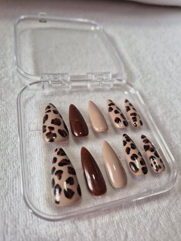 Press on nails beschikbaar voor biedingen
