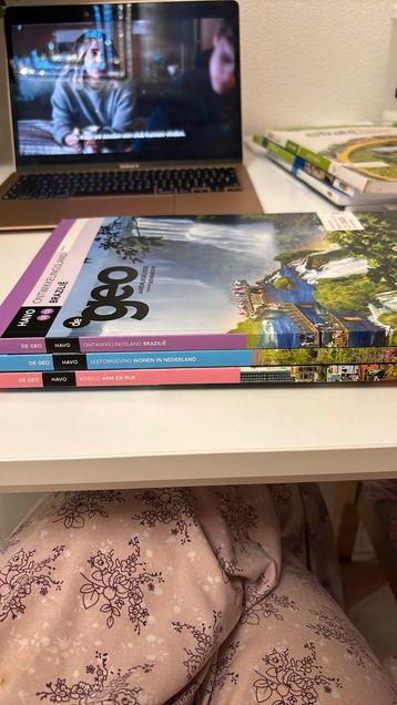 De Geo aardrijkskunde Leeropdrachtenboek HAVO 5 beschikbaar voor biedingen