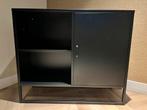 Dessoirkastje 2 open vakken en 2 met deurtje zwart metaal, Huis en Inrichting, Kasten | Roldeurkasten en Archiefkasten, Ophalen