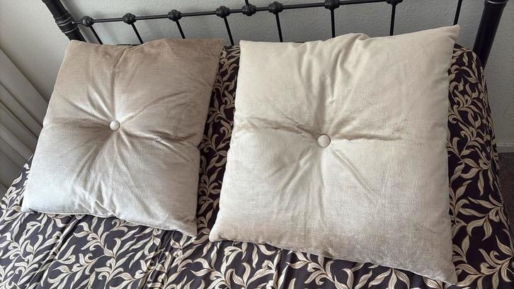 Claudi velvet sierkussens, Huis en Inrichting, Woonaccessoires | Kussens, Zo goed als nieuw, Beige, Vierkant, Ophalen of Verzenden