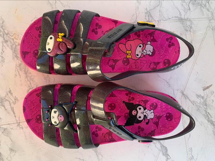 Crocs Kuromi x My Melody – kinder sandalen maat J2, Kinderen en Baby's, Kinderkleding | Schoenen en Sokken, Zo goed als nieuw