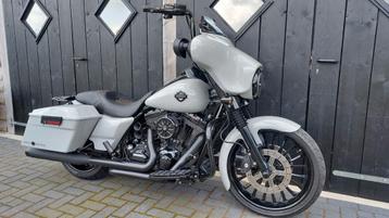 Harley - Davidson Street glide CVO all Black 103 Chalk Grey beschikbaar voor biedingen
