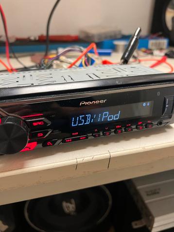 Pioneer MVH-S390BT Autoradio met Bluetooth beschikbaar voor biedingen