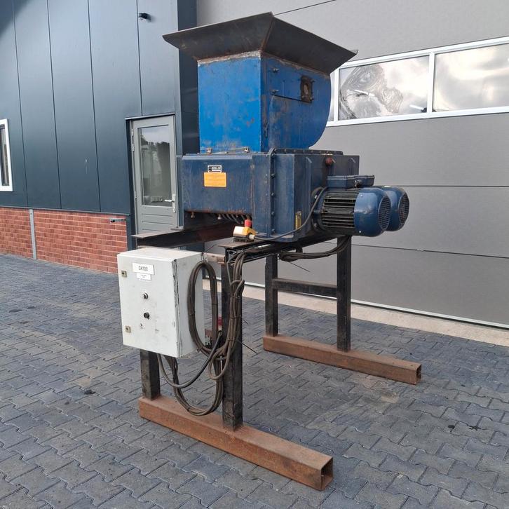 Gebruikte Untha RS 30 Shredder - 15 kW, Zakelijke goederen, Machines en Bouw | Industrie en Techniek, Ophalen