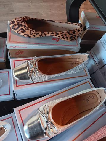 Partij schoenen beschikbaar voor biedingen